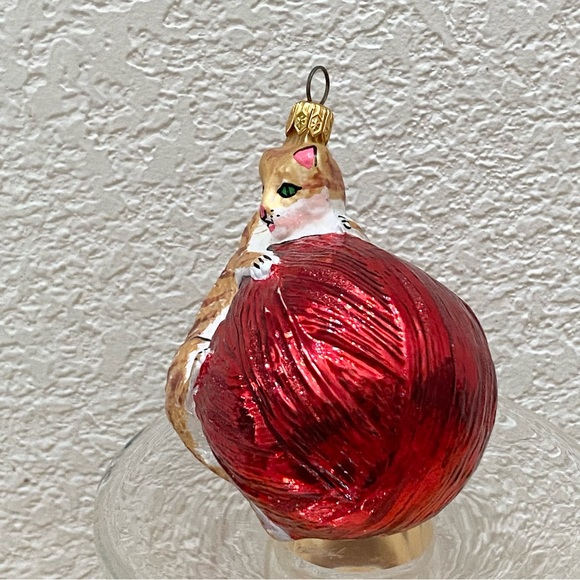 Vintage Gold Cat Playing Red Ball of Yarn Hand Blown Glass Christmas Ornament - Picture 5 of 12